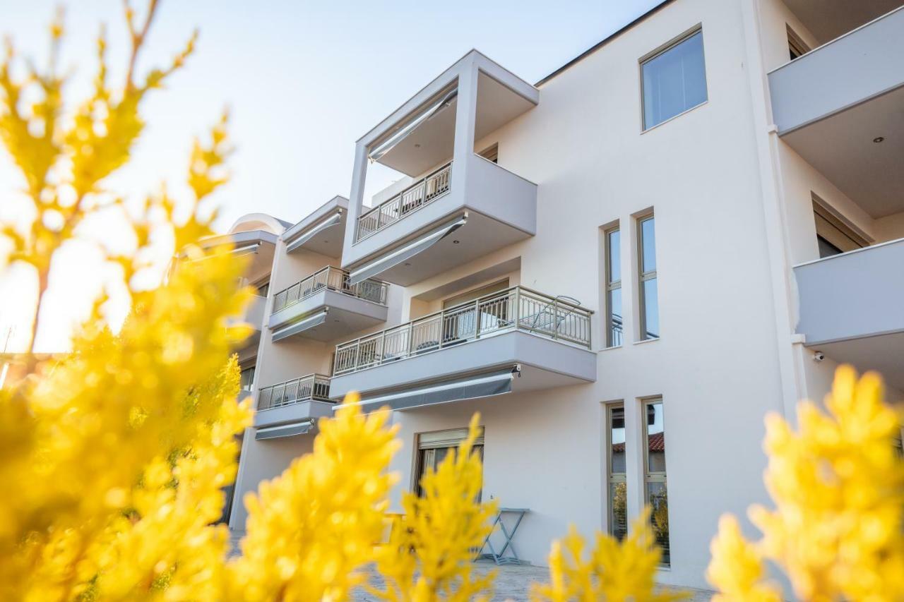 Royalty Suites Loft نيكيتي المظهر الخارجي الصورة